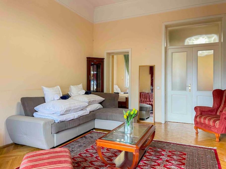 Apartamento Spacious Retreat By Puskas Arena *